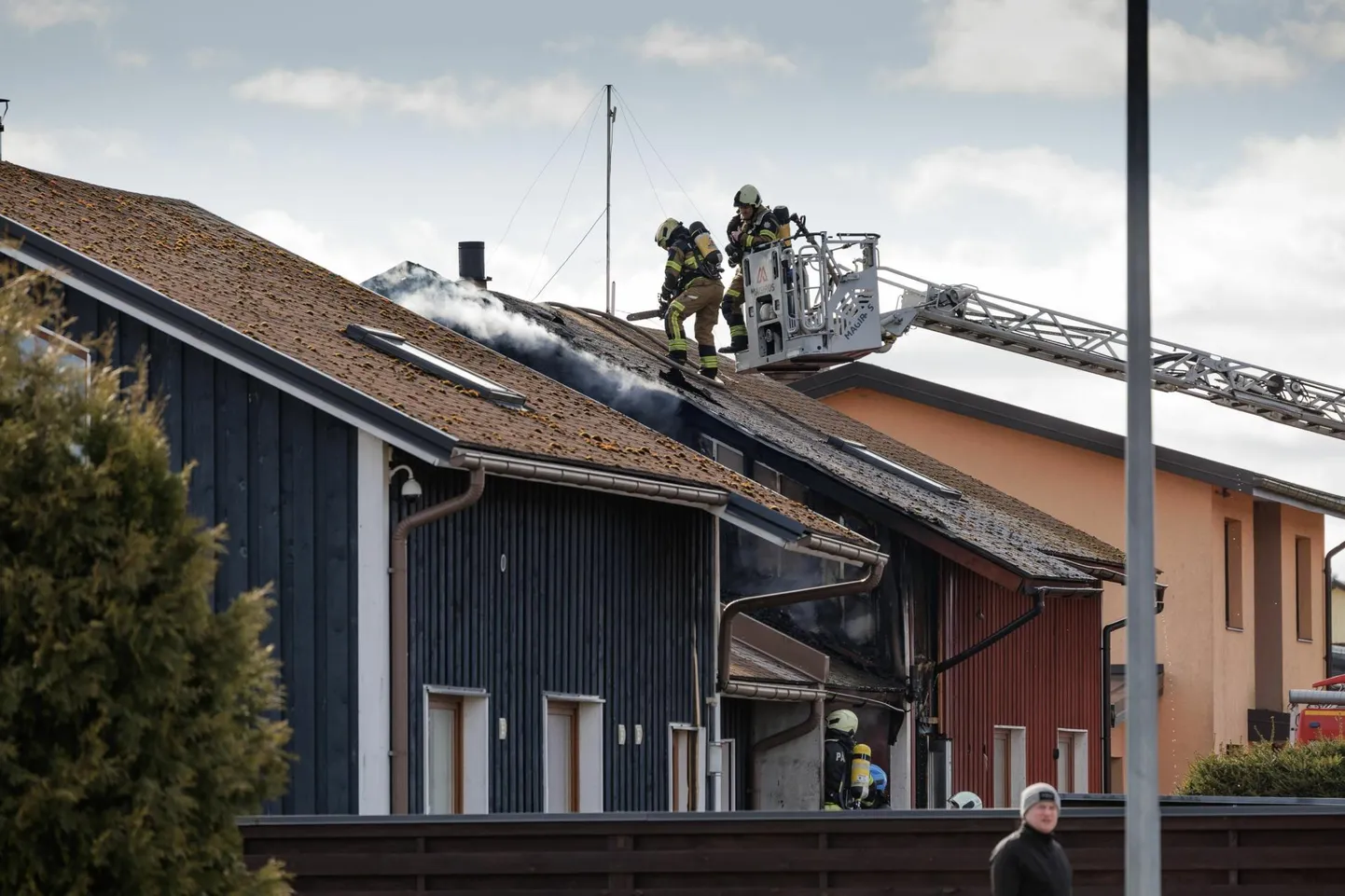 Tammistes Saialille tänaval akupatareidest alguse saanud tulekahjus muutus maja elamiskõlbmatuks.