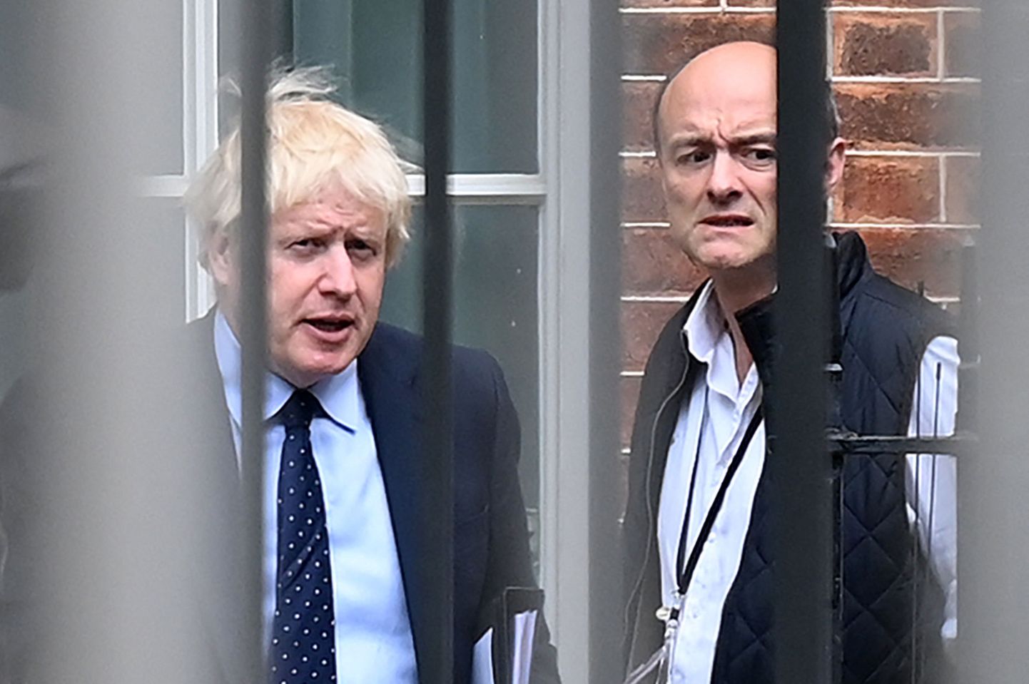 Briti peaminister Boris Johnson (vasakul) ja tema endine nõunik Dominic Cummings.