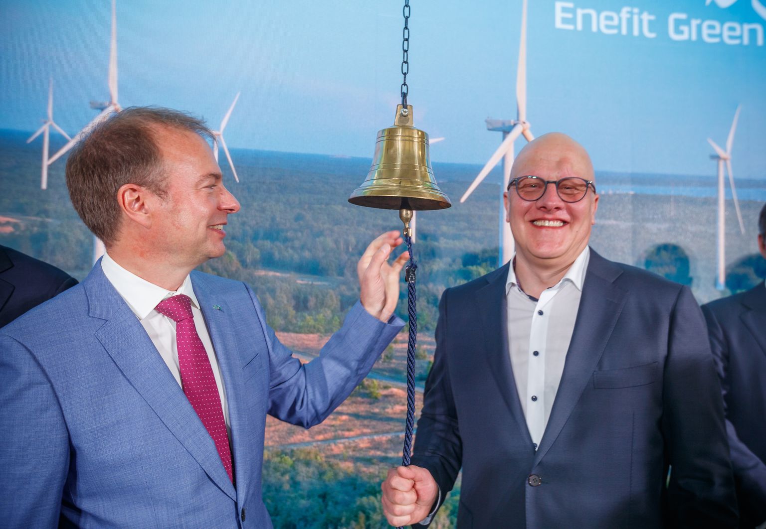 Enefit Greeni meeskond börsikella helistamas: Enefit oli üks edukamaid börsiletulejaid 2021. aastal.