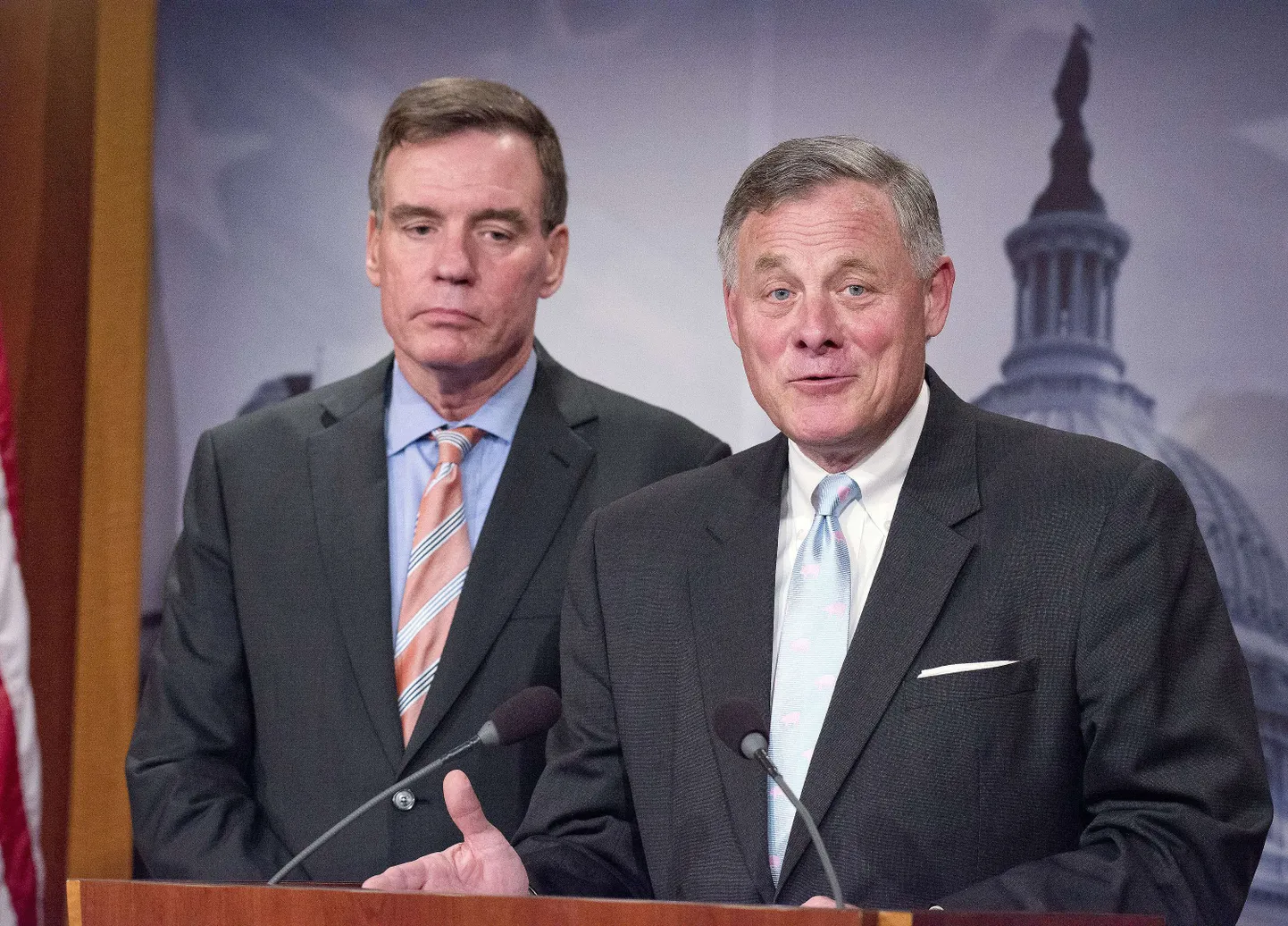 USA senaatorid Mark Warner ja Richard Burr pressikonverentsil