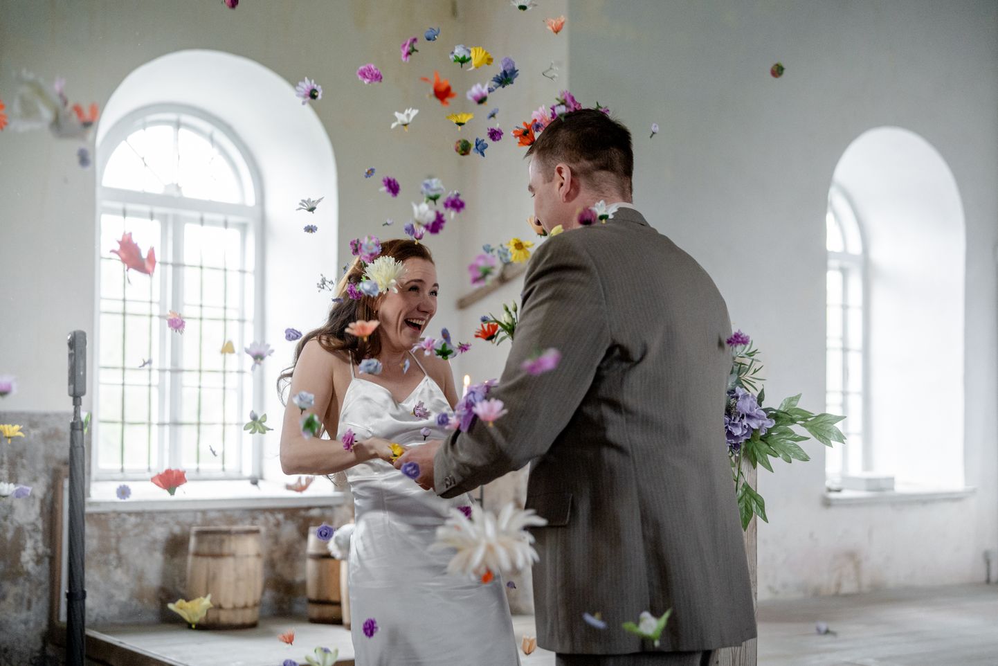 Randivälja kirikus filmiti pulmavideo Endla teatri romantilise draama "Helluse keeles" jaoks.