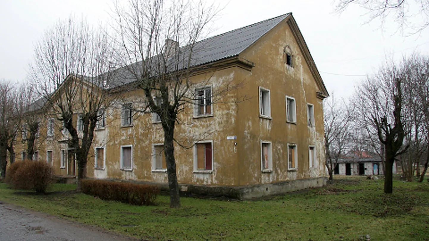Kukruse Lehe tänava kuuendal majal pole suhteliselt heast seisukorrast hoolimata muud tulevikku kui lammutamine.