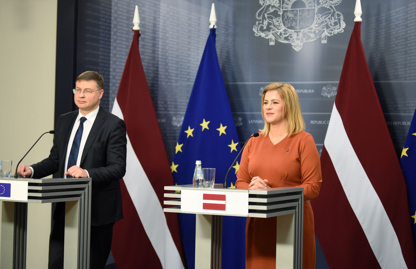 Eiropas Komisijas priekšsēdētājas izpildvietnieks Valdis Dombrovskis un Ministru prezidente Evika Siliņa piedalās preses konferencē pēc tikšanās, kur apsprieda ES daudzgadu budžeta vidusposma pārskata procesu, nepieciešamību nodrošināt stabilu un paredzamu finansiālo atbalstu Ukrainai.