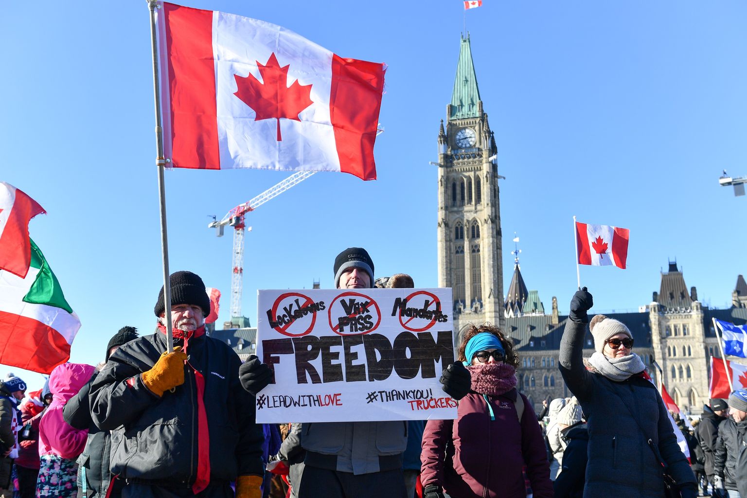 Koroonapiirangute vastane protest Kanadas Ottawas