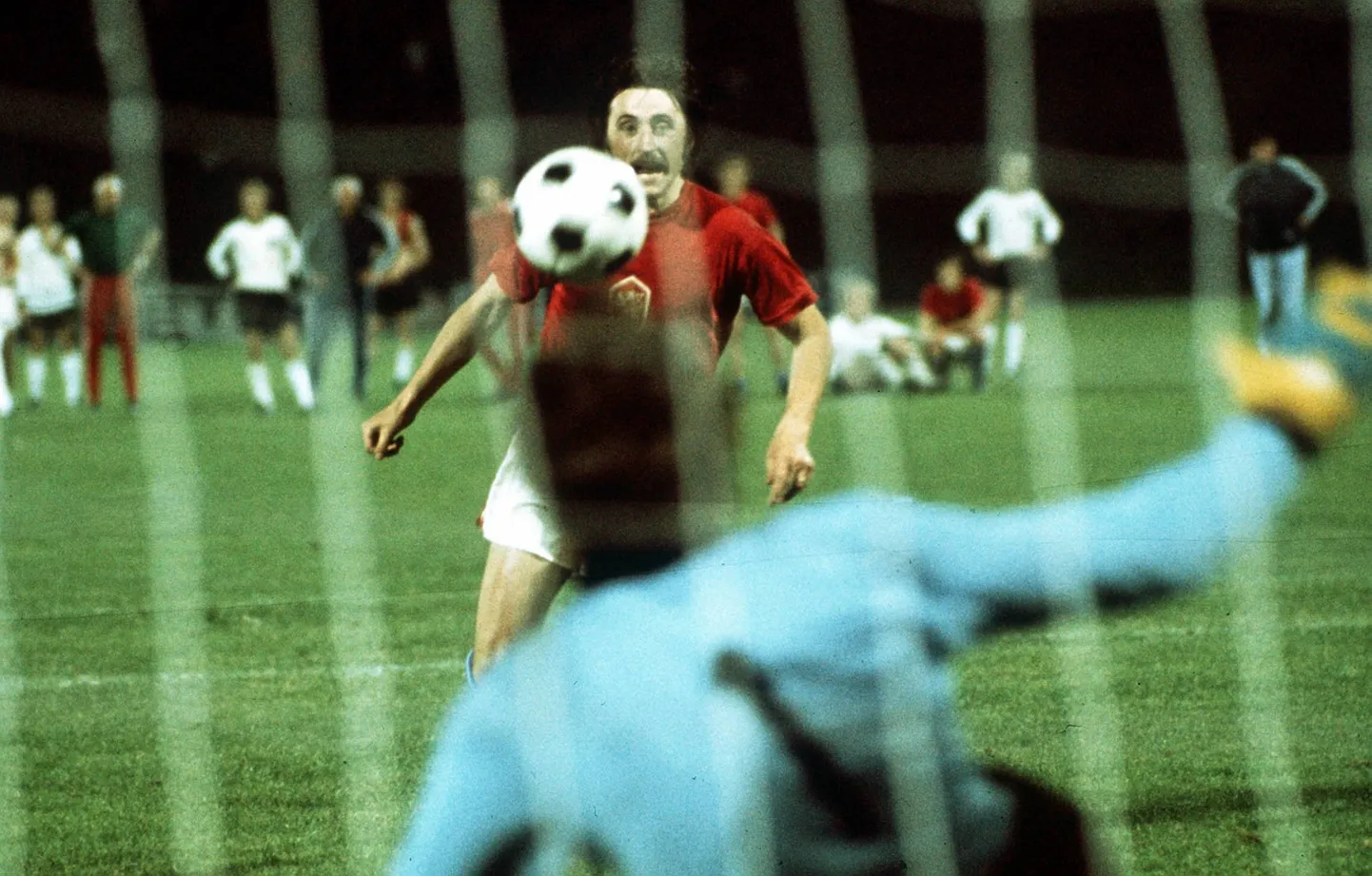1976. aasta EM-finaali otsustav hetk: Antonín Panenka tõstab palli üle Sepp Maieri.