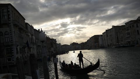 Veneetsia gondoljeerid on hädas kanalitesse ilmunud Uberi taksodega