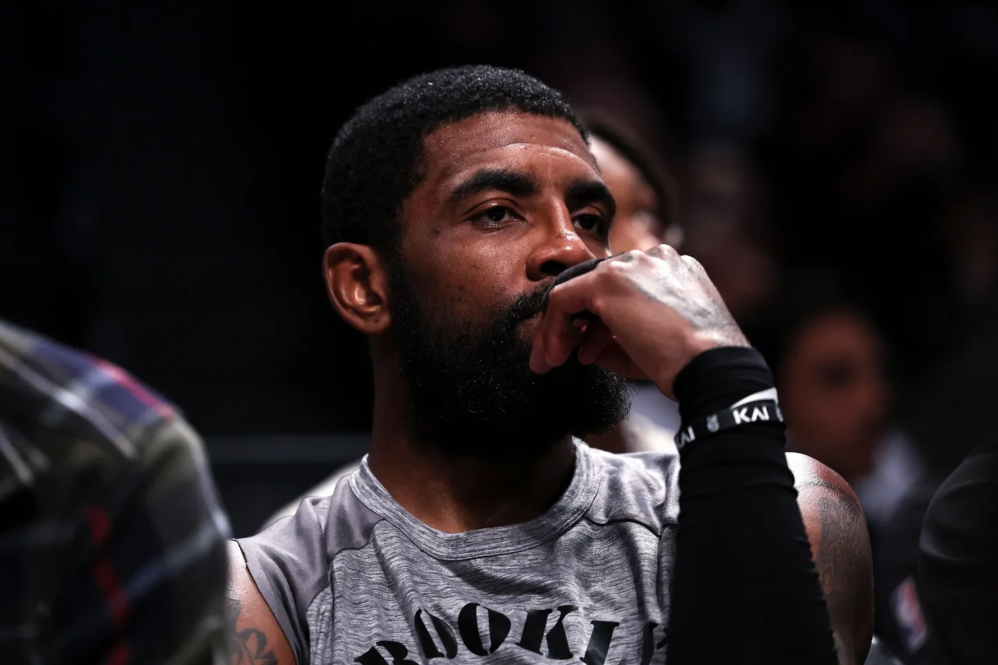 Kyrie Irving sattus skandaali antisemiitliku filmi reklaamimise eest sotsiaalmeedias.