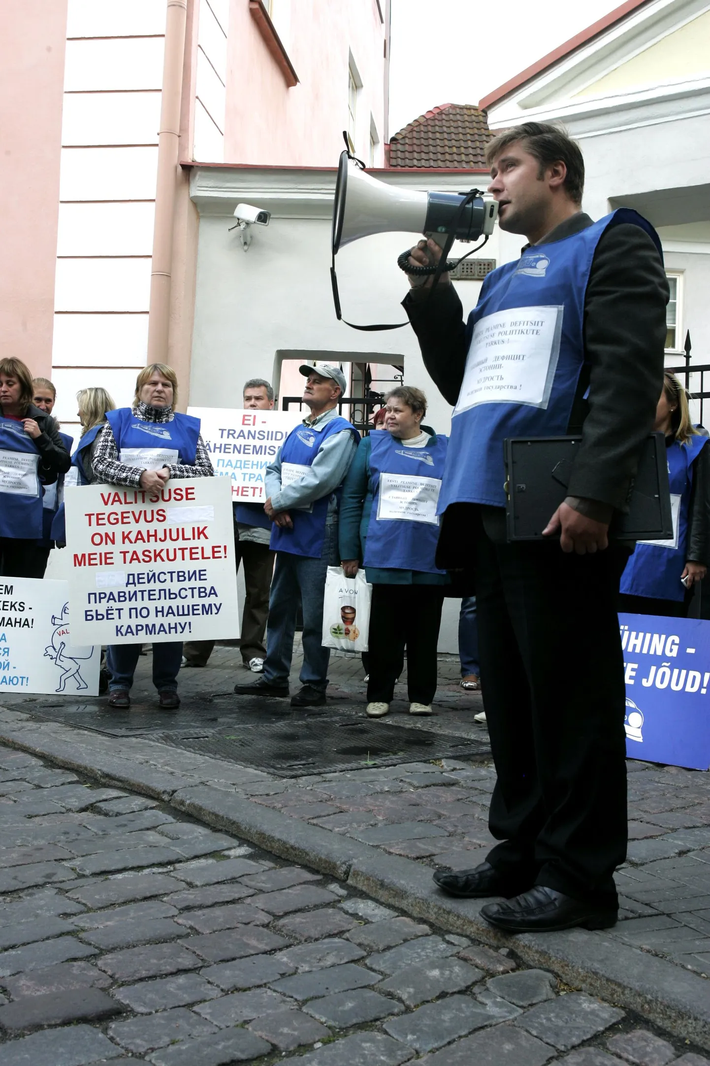 Лидер Профсоюза железнодорожников Эстонии Олег Чубаров считает, что государство могло бы спасти дорогу.