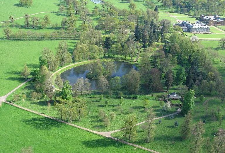 Printsess Diana on maetud ta perekonnale kuuluva Althorpi mõisa järvel asuvale saarele