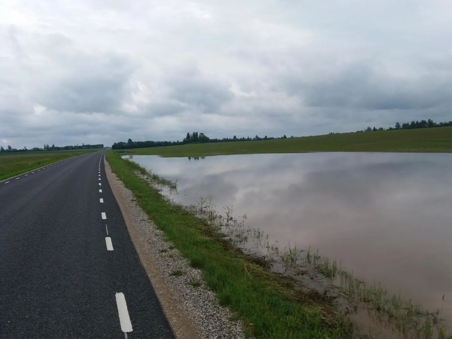 Äikesetorm tegi põldudel omajagu kahju.