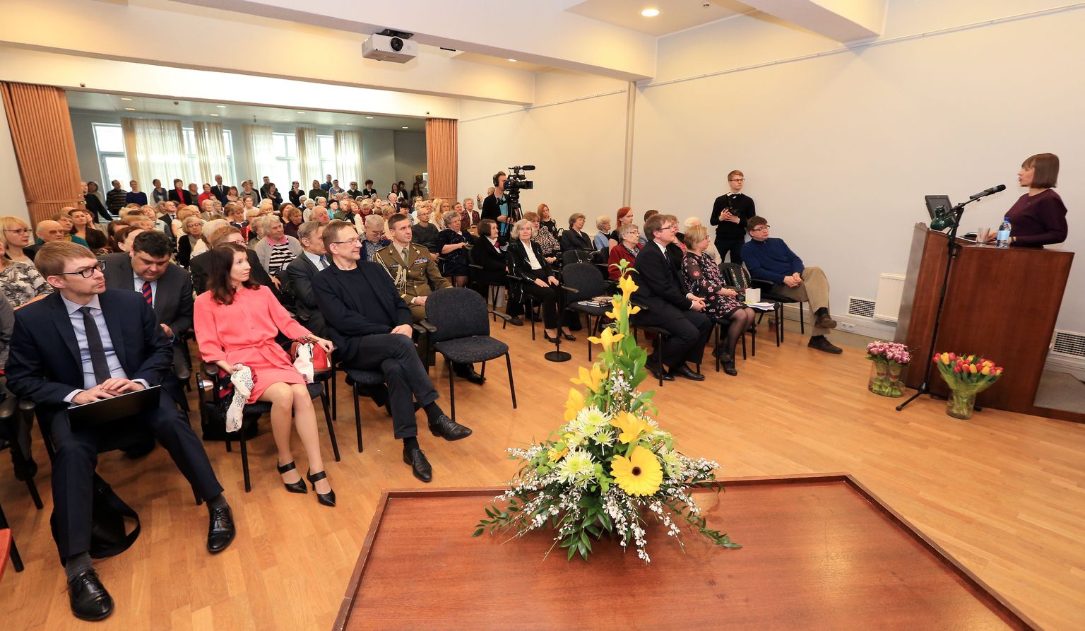 President Kersti Kaljulaid esines enne preemiate üleandmist Tartu kirjandusmuuseumi saalis sõnavõtuga.