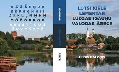 2020. aastal ilmunud lutsi keele aabits. Teose autor on keeleteadlane Uldis Balodis.