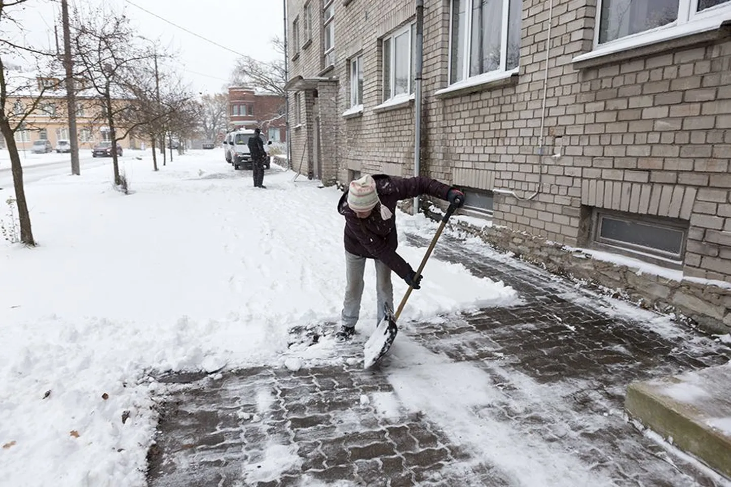 Enamik linlasi hooldab oma vastutusalas olevat kõnniteed nagu kord ja kohus.