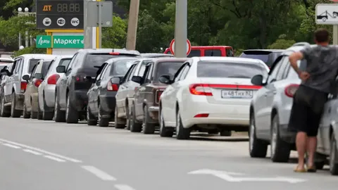"Время покажет". Как реагируют крымчане на топливный кризис?