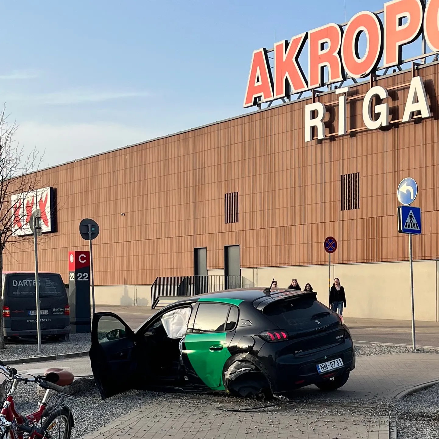 Авария автомобиля Bolt Drive у Akropole