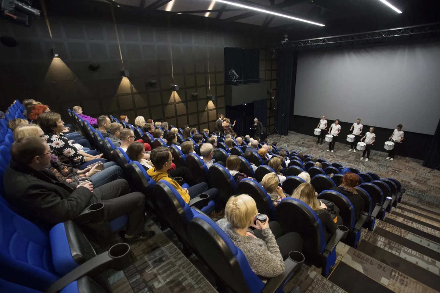Ilmselt on selle aasta oktoobris toimuval Festhearti  filmifestivalil pealtvaatajatel võimalik kuulda seksuaalvähemuste koori Vikerlased.