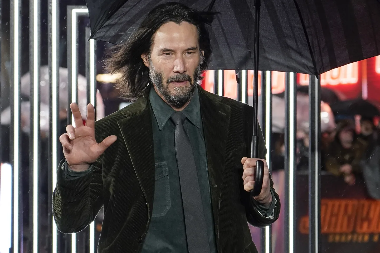 Keanu Reeves saabumas 6. märtsil 2023 Londonis uue filmi «John Wick 4» esilinastusele