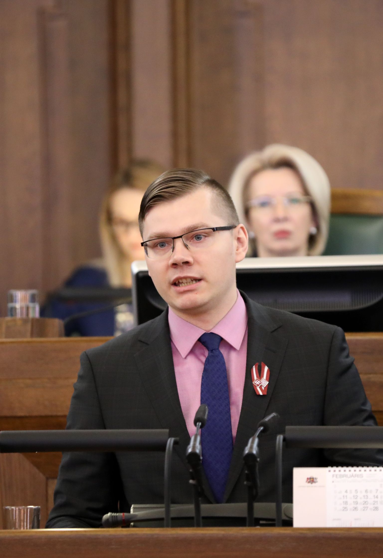 Saeimas deputāts Jānis Iesalnieks uzstājas debatēs Saeimas sēdē.