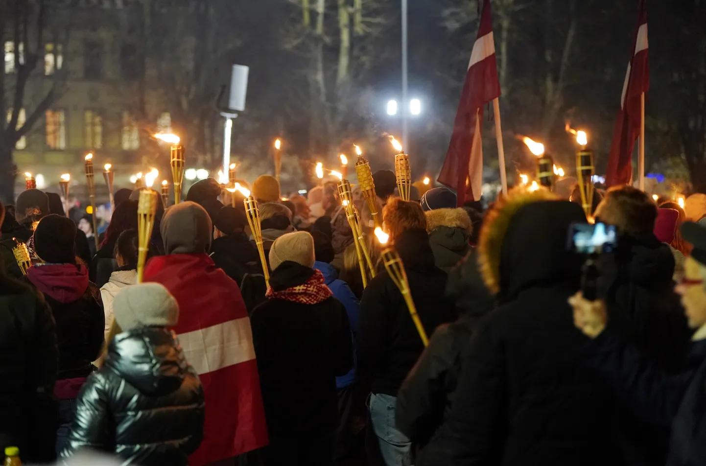 Lāčplēša dienai veltīts lāpu gājiens "Brīvības cīnītāju gars cauri visiem laikiem" no Rīgas Brāļu kapiem līdz Brīvības piemineklim un 11. novembra krastmalai.