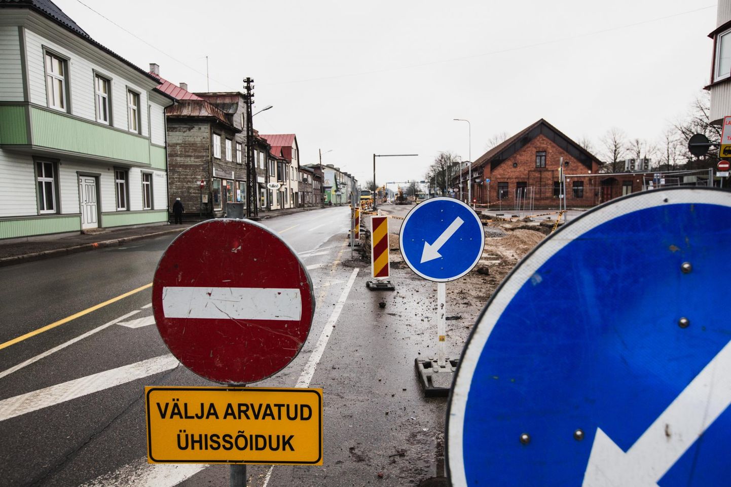 Kui Tallinnas on umbes ühel ruutkilomeetril 188 liiklusmärki, siis Pärnus ainuüksi ühel ristmikul.