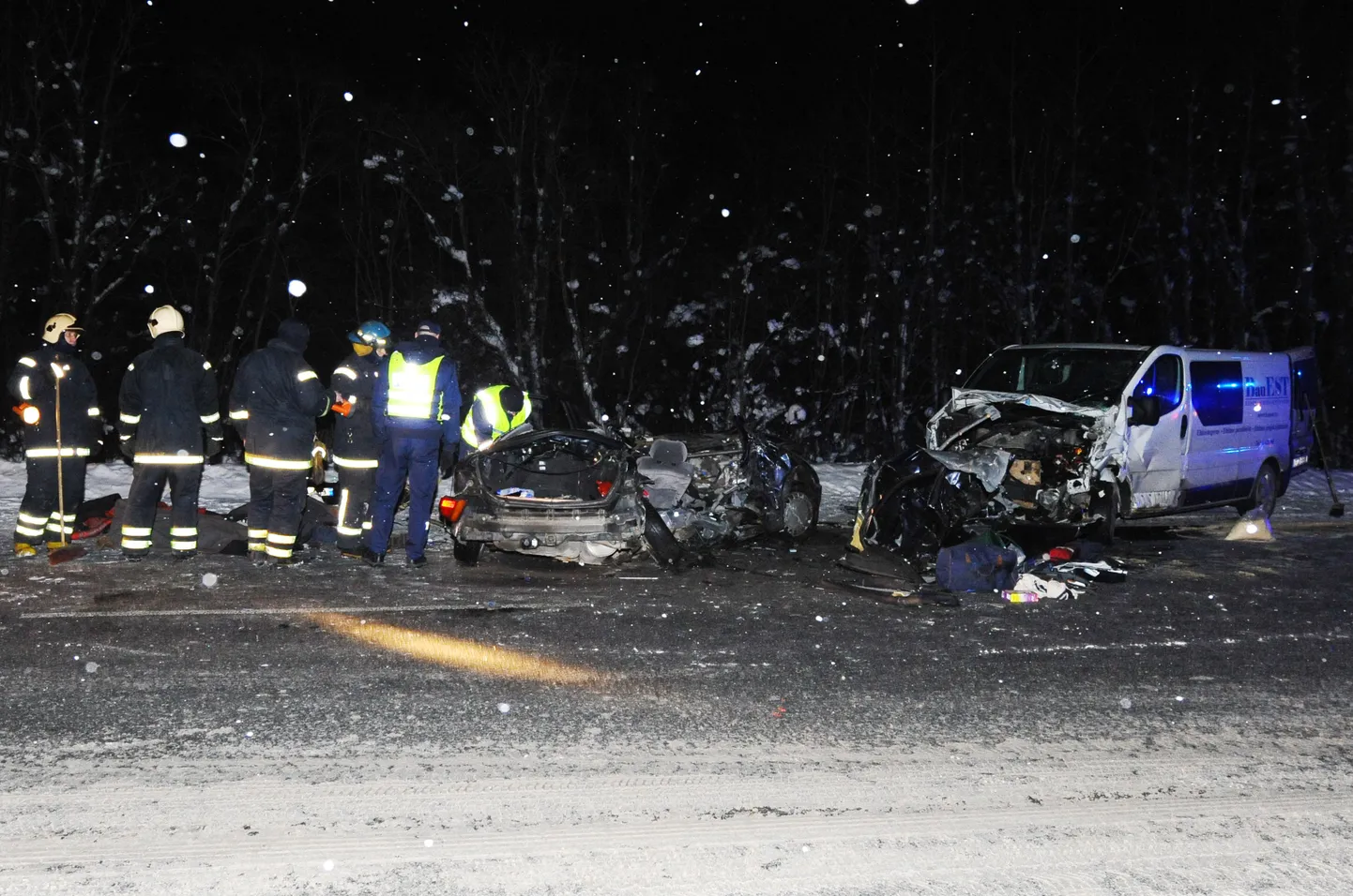 Ääsmäe-Haapsalu maanteel põrkasid kokku sõiduauto Mazda ning kaubik Renault.