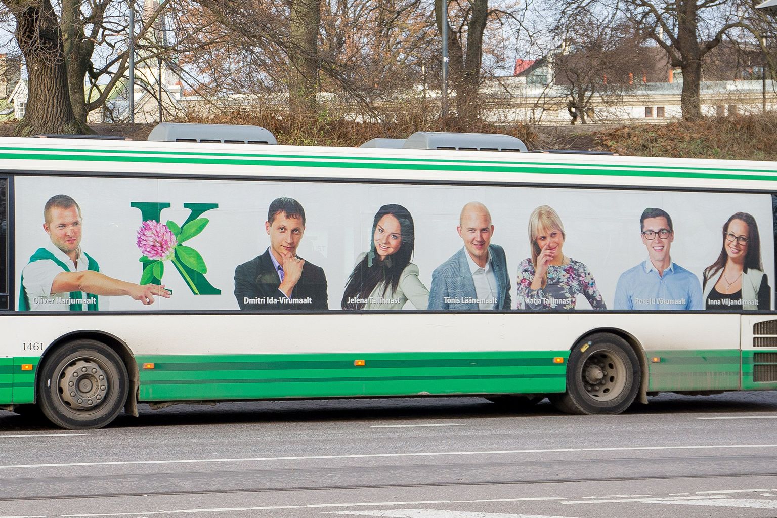 Keskerakonna noortekogu reklaam Tallinna liinibussil.