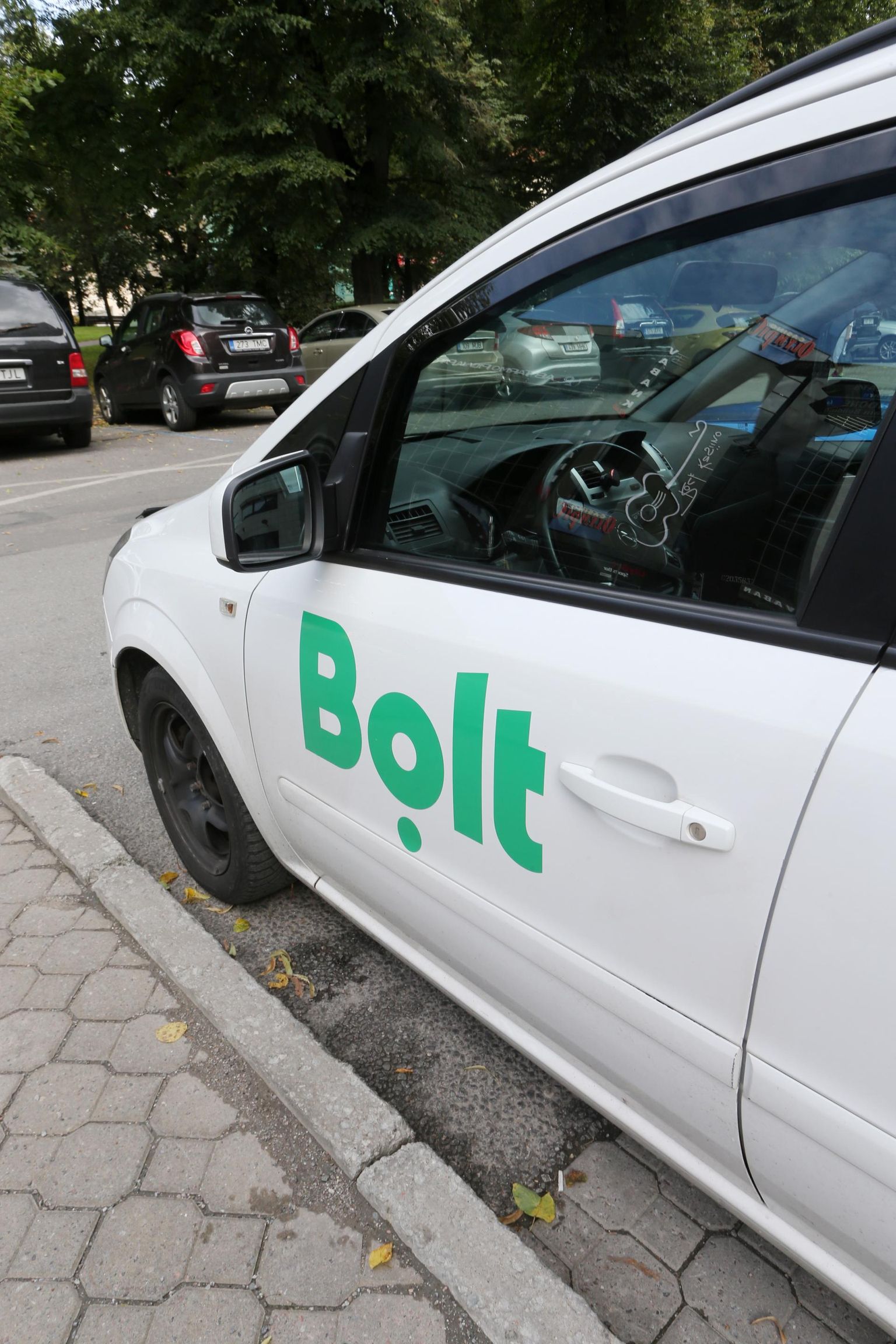 Автомобиль Bolt.