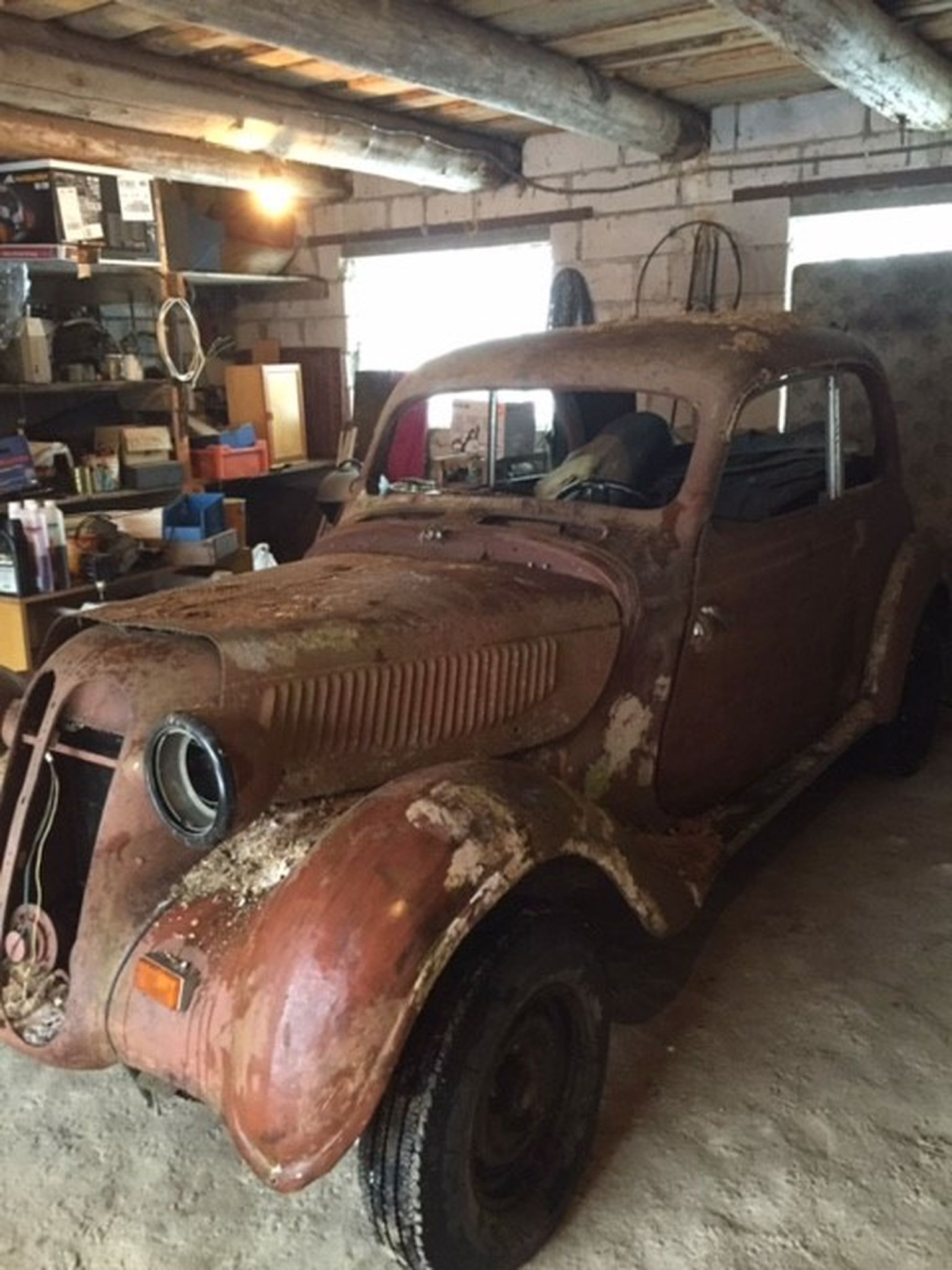Taastamisjärgus 1946. väljalaskeaasta BMW.