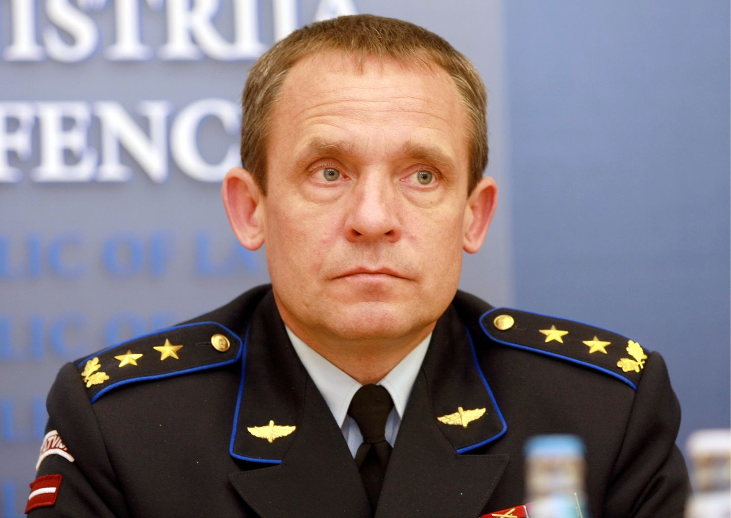 Nacionālo bruņoto spēku komandieris ģenerālmajors Juris Maklakovs piedalās preses konferencē par starptautiskajām jūras spēku mācībām "Baltops''. 2010.g.