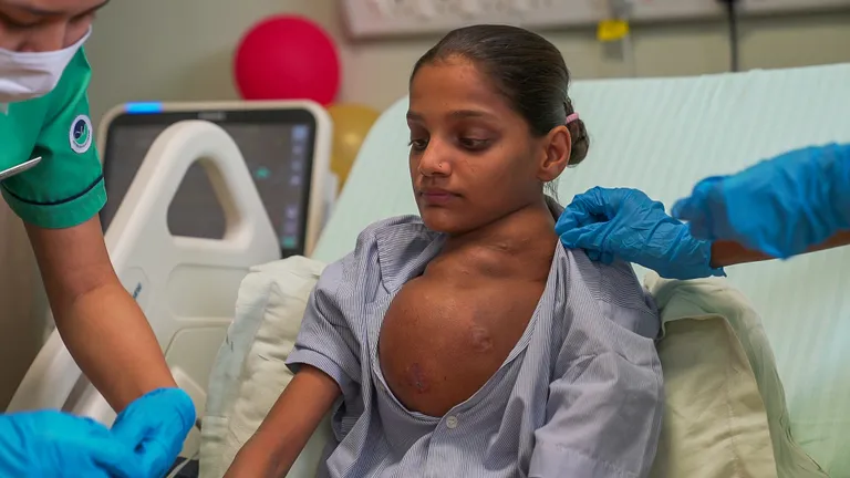 Surbhi Ben enne operatsiooni.