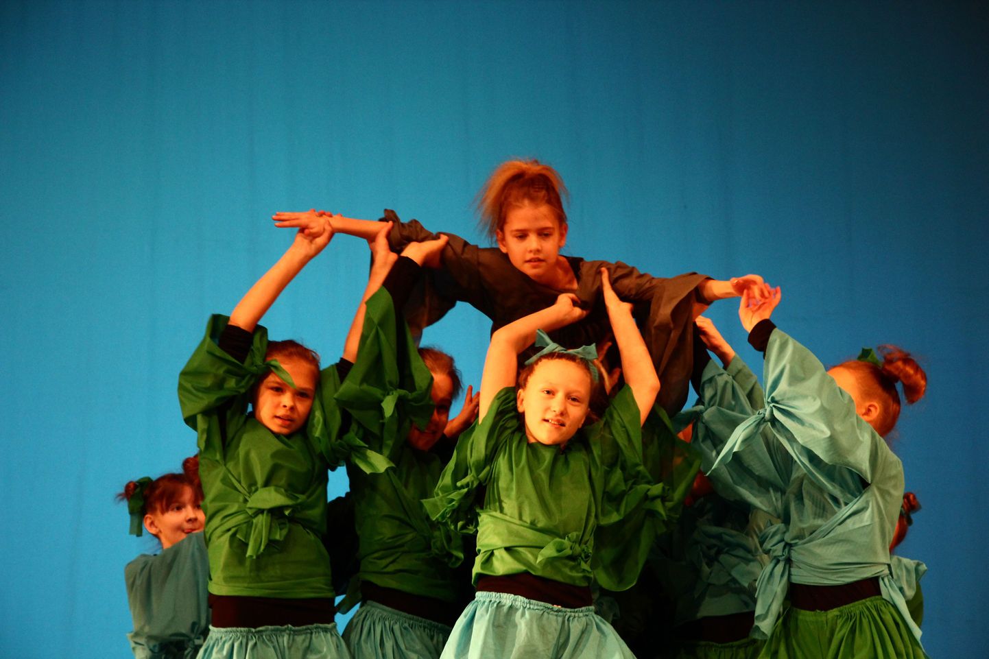 1.-3. klasside kategoorias võitis festivali laureaaditiitli Janne Ristimetsa tantsustuudio tants "Koos pole üksi".