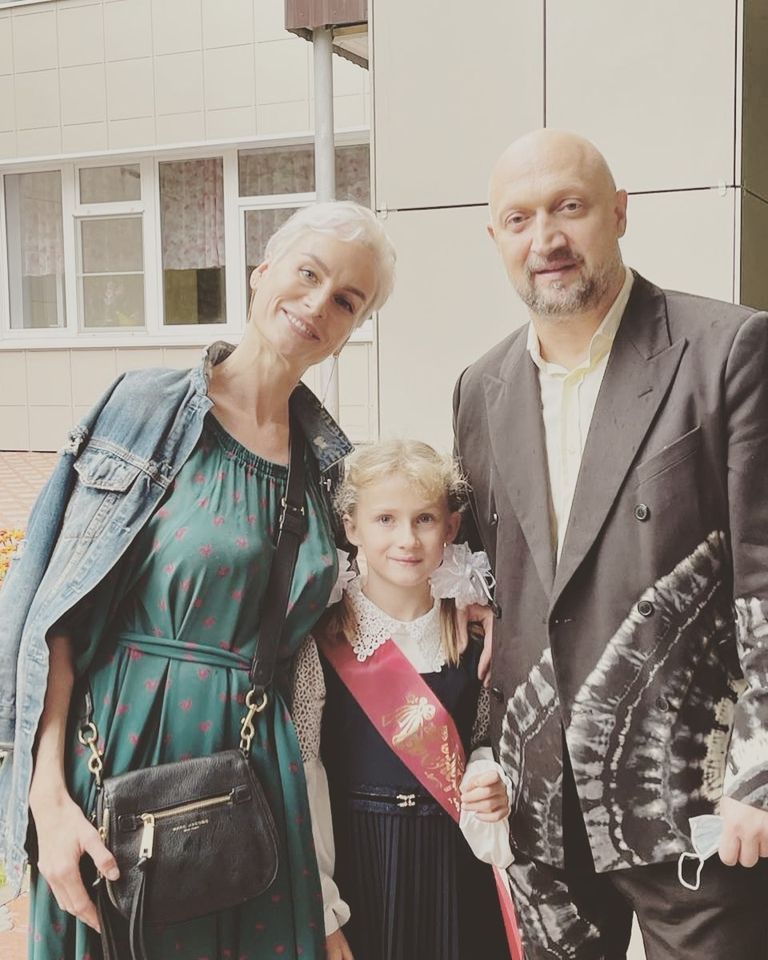 Гоша Куценко с женой отвели дочь в первый класс