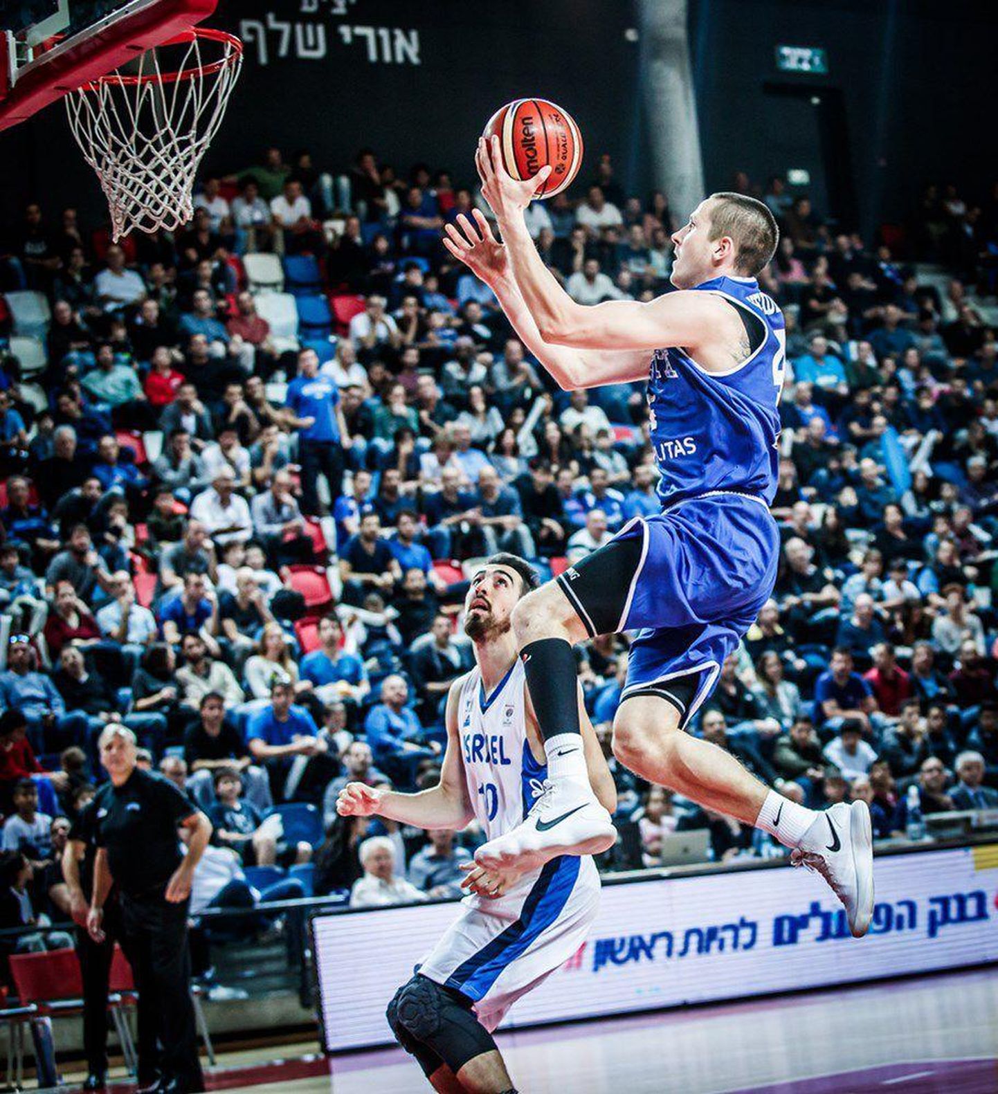 Kas Eesti korvpallikoondis saab 2021. aasta EM-mänge pidada Saku suurhallis? Pildil Rain Veideman MM-valikmängus Iisraeliga. FOTO: Fiba