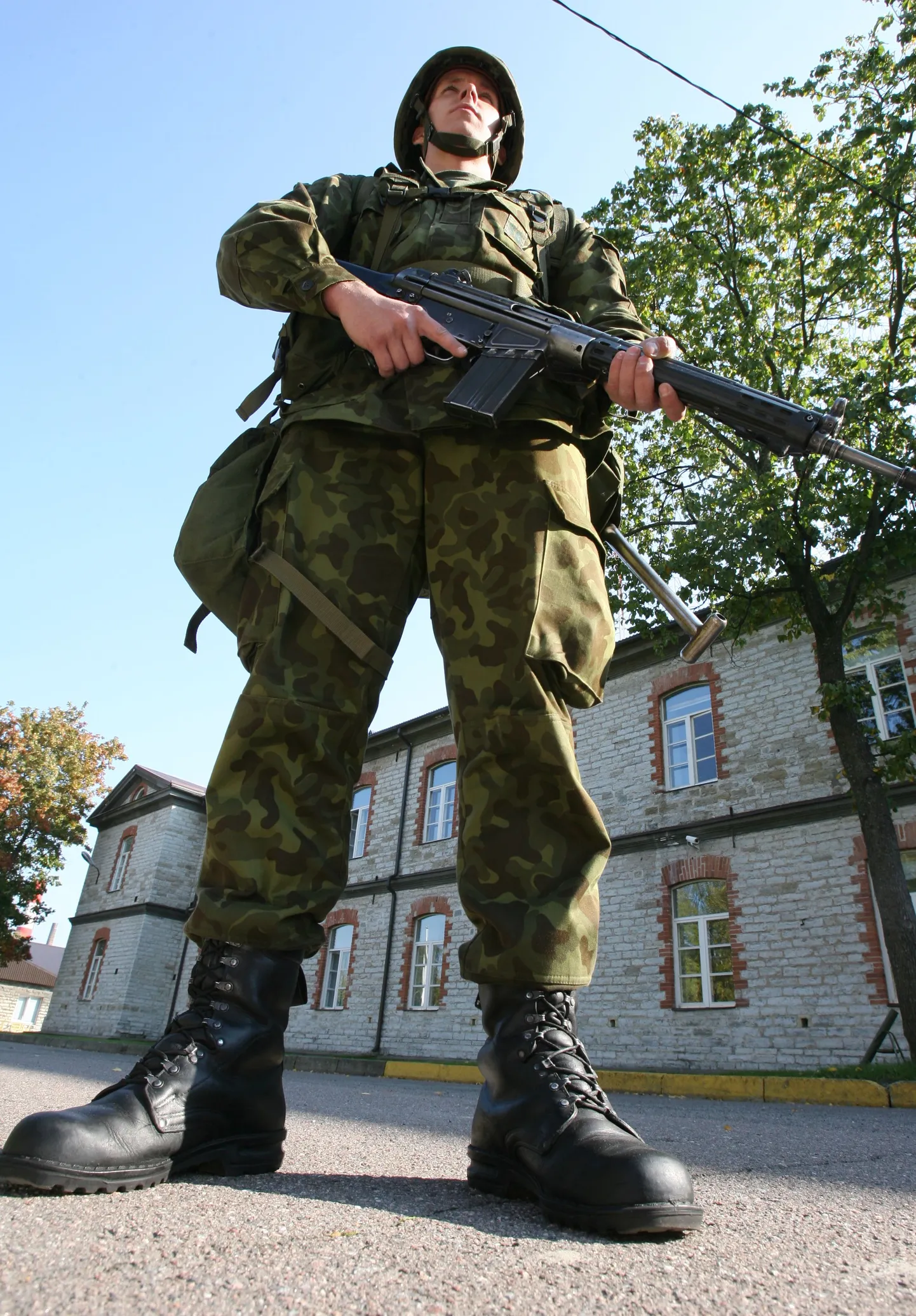 Ajateenija täisvarustuses.