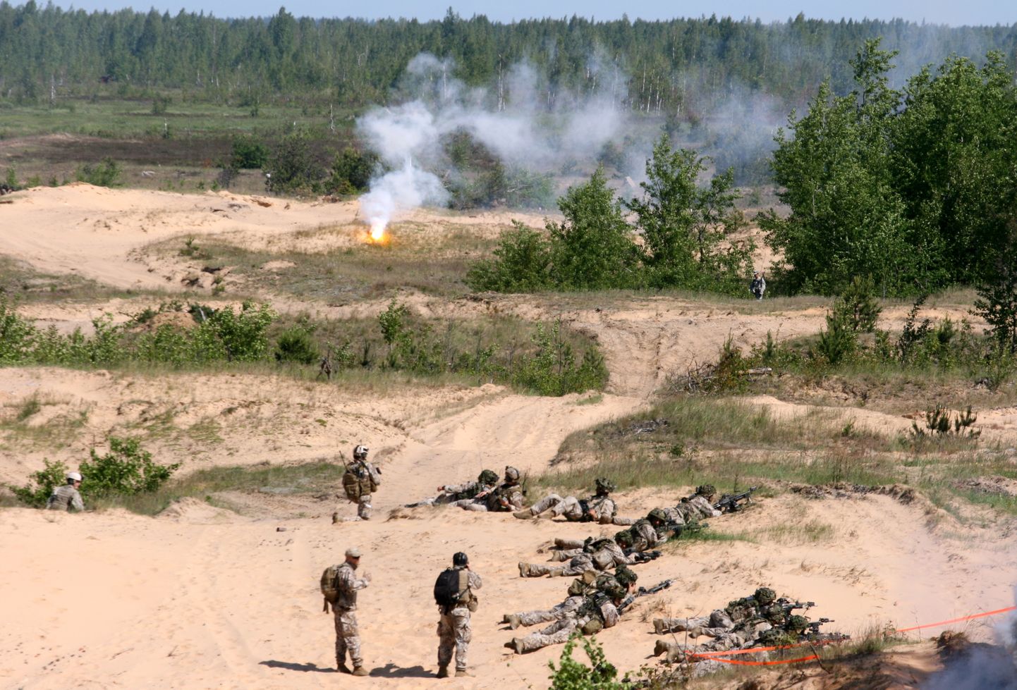 Ādažu poligonā norisinās starptautiskās mācības "Saber Strike 2015", kurās piedalās vairāk nekā 1000 karavīru no Latvijas, Lietuvas, Igaunijas, kā arī ASV, Lielbritānijas un Somijas. Ilustratīvs foto