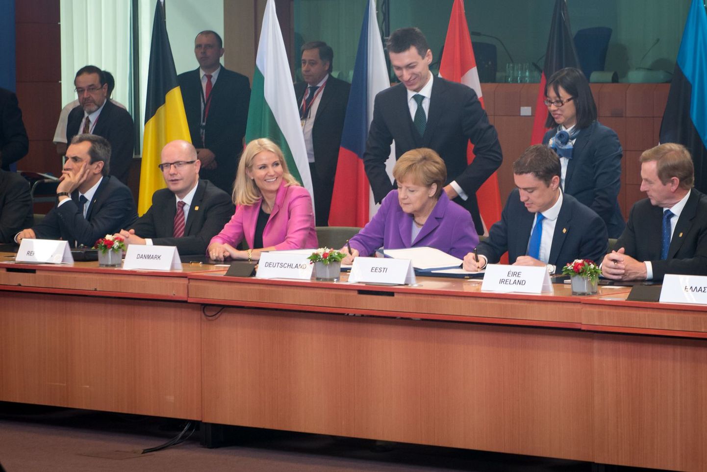 Peaminister Taavi Rõivas kirjutas koos teiste Euroopa valitsusjuhtidega alla ajaloolistele lepingutele, mis toovad Ukraina, Gruusia ja Moldova Euroopa Liidule lähemale.