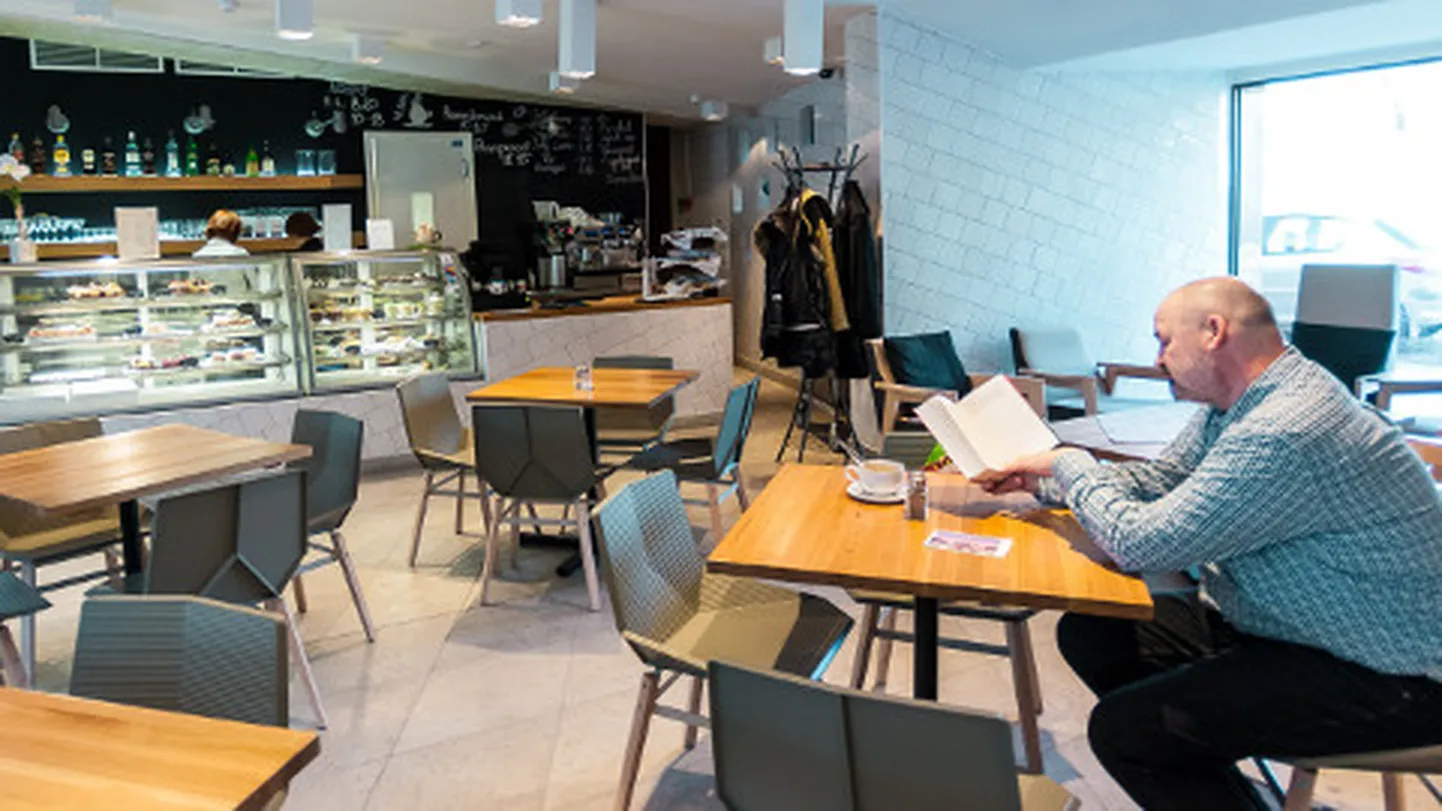 BBQ Catering arendab kohvikukultuuri Jõhvis, Toilas ja Narvas; pildil on TÜ Narva kolledži kohvik Muna. Kiviõli seiklusturismi keskuses peab firma kiirsöögikohta.