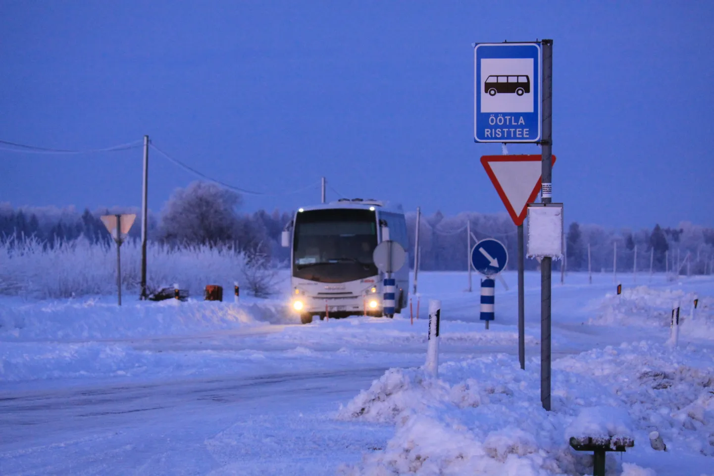 Pärast kraavist välja aitamist sai liinibuss sõitu jätkata. Foto on illustratiivne.