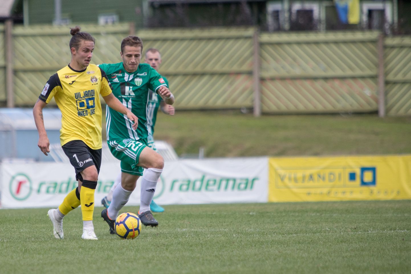 Herol Riiberg (kollases) lõi kolmapäeval Tallinna Kalevile ühe värava ja andis ühe resultatiivse söödu. Pilt on tehtud läinud laupäeval Viljandi staadionil peetud kohtumisel.