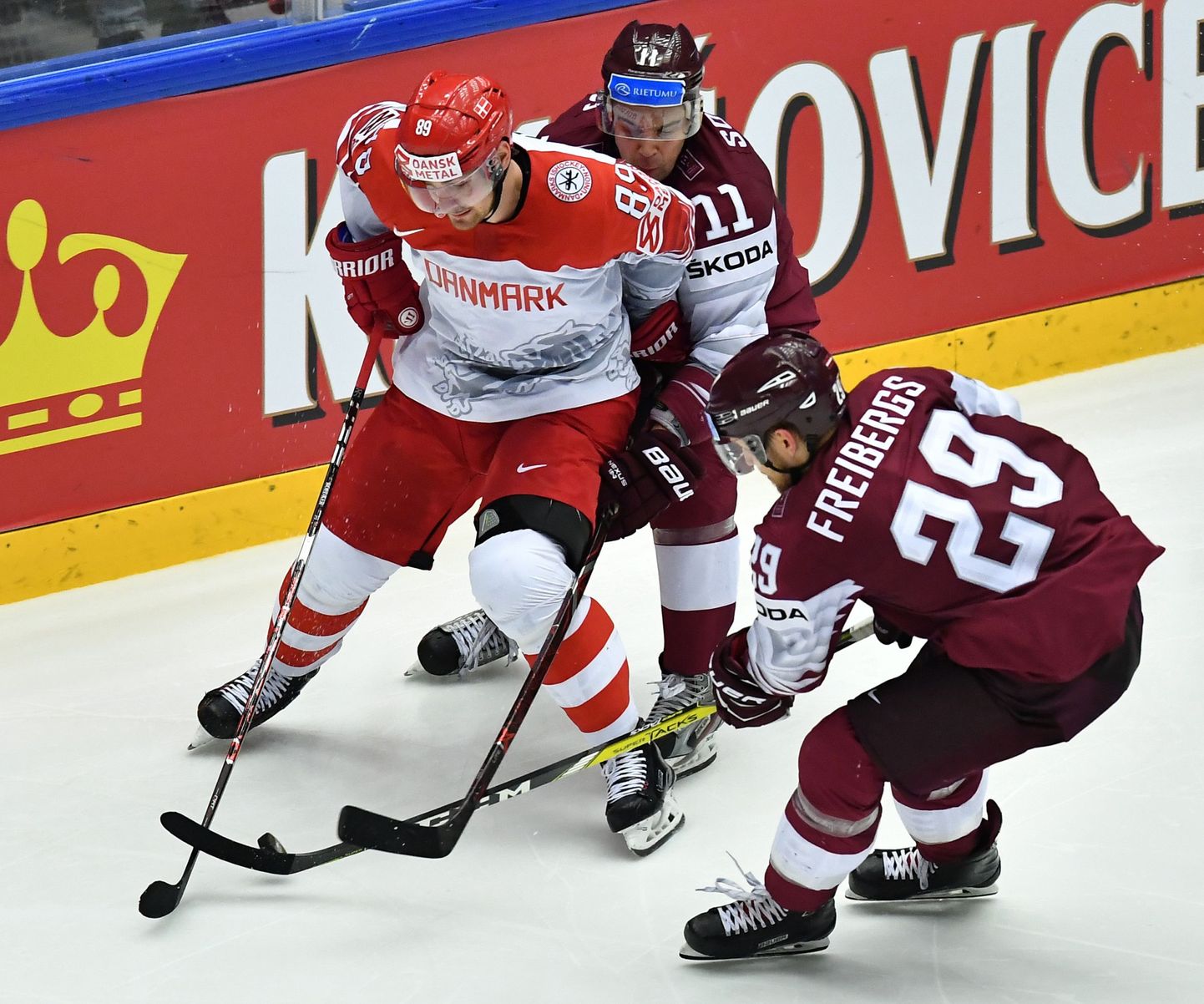 Mikels Bedkers spēlē pret Latvijas izlasi.