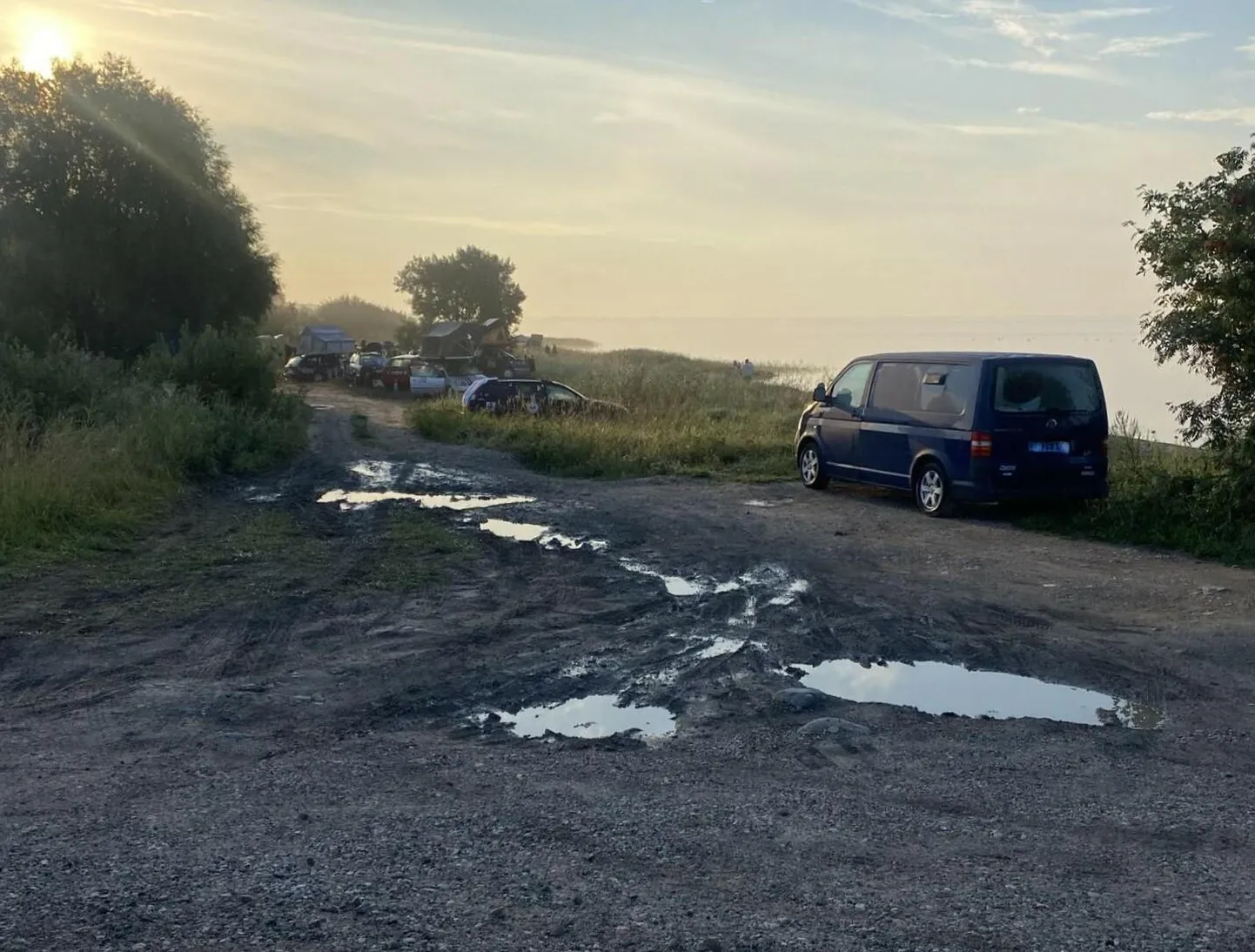 Valgeranna Audru poldri tagusel osal ei tohi märkide järgi olla  koos koeraga, autode suhtes piiranguid pole.