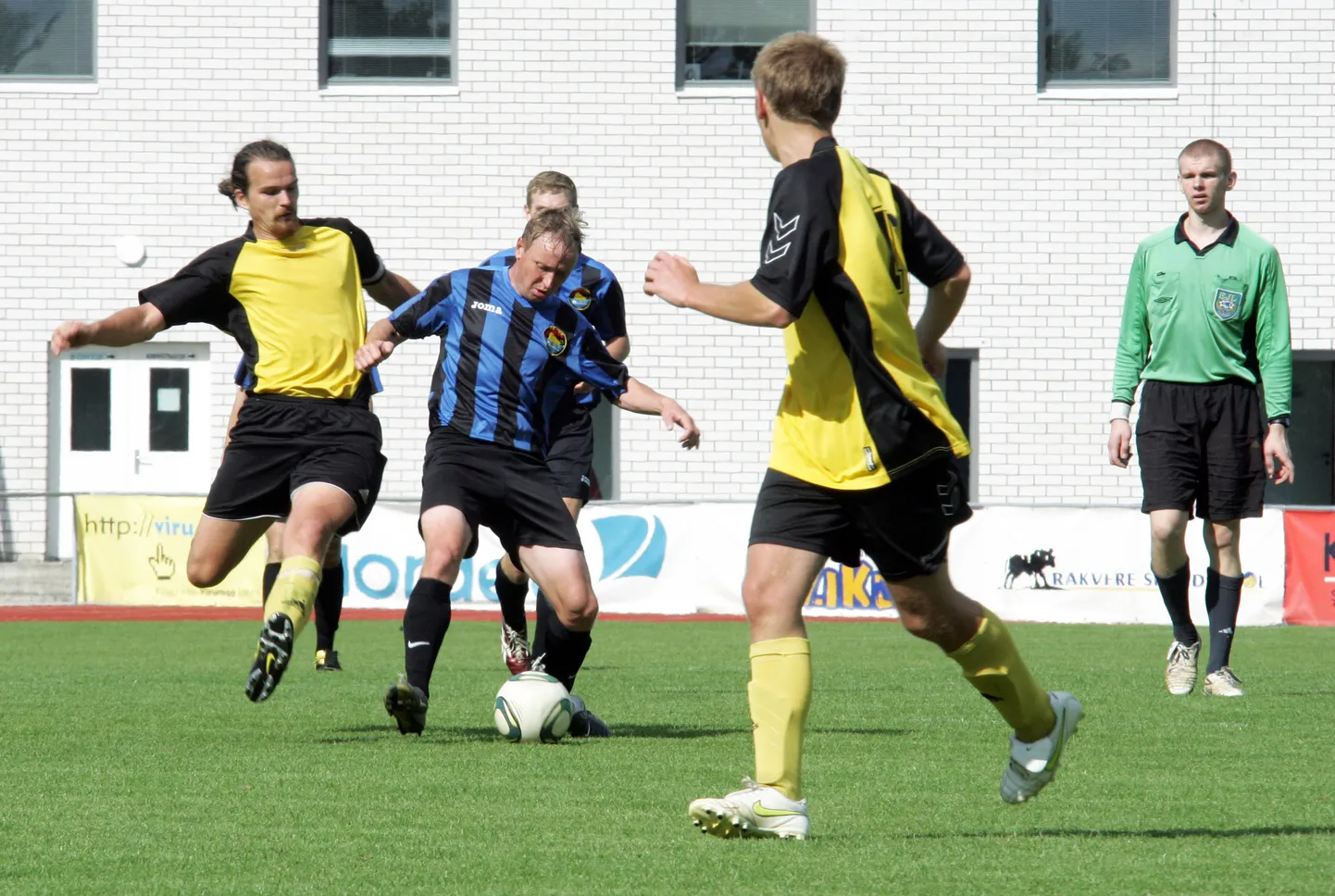 RAK01:JALGPALL:08SEPT11,RAKVERE, EESTI

FOTO: RAKVERE JK TARVAS II (3.LIIGA)
KOHTUMAS FCF J