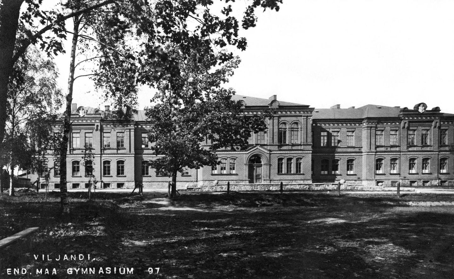 Praegune Viljandi Kesklinna kool umbes aastal 1925.