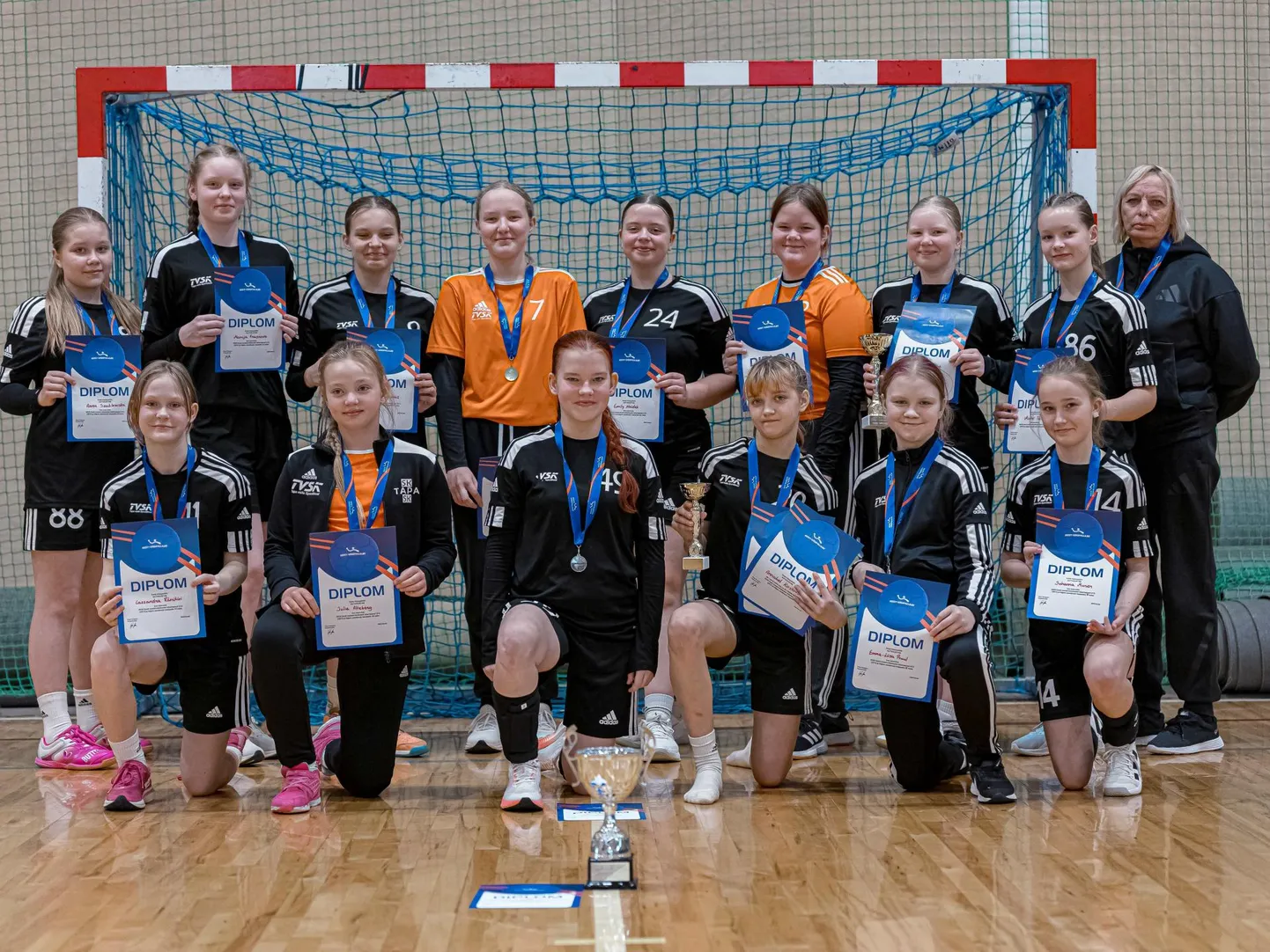 Tapa tütarlapsed tulid U13 meistrivõistlustel hõbedale.