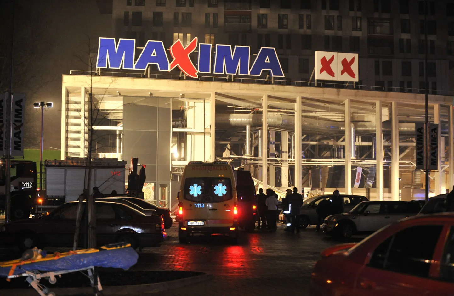 В рижской Maxima XX обвалилась крыша