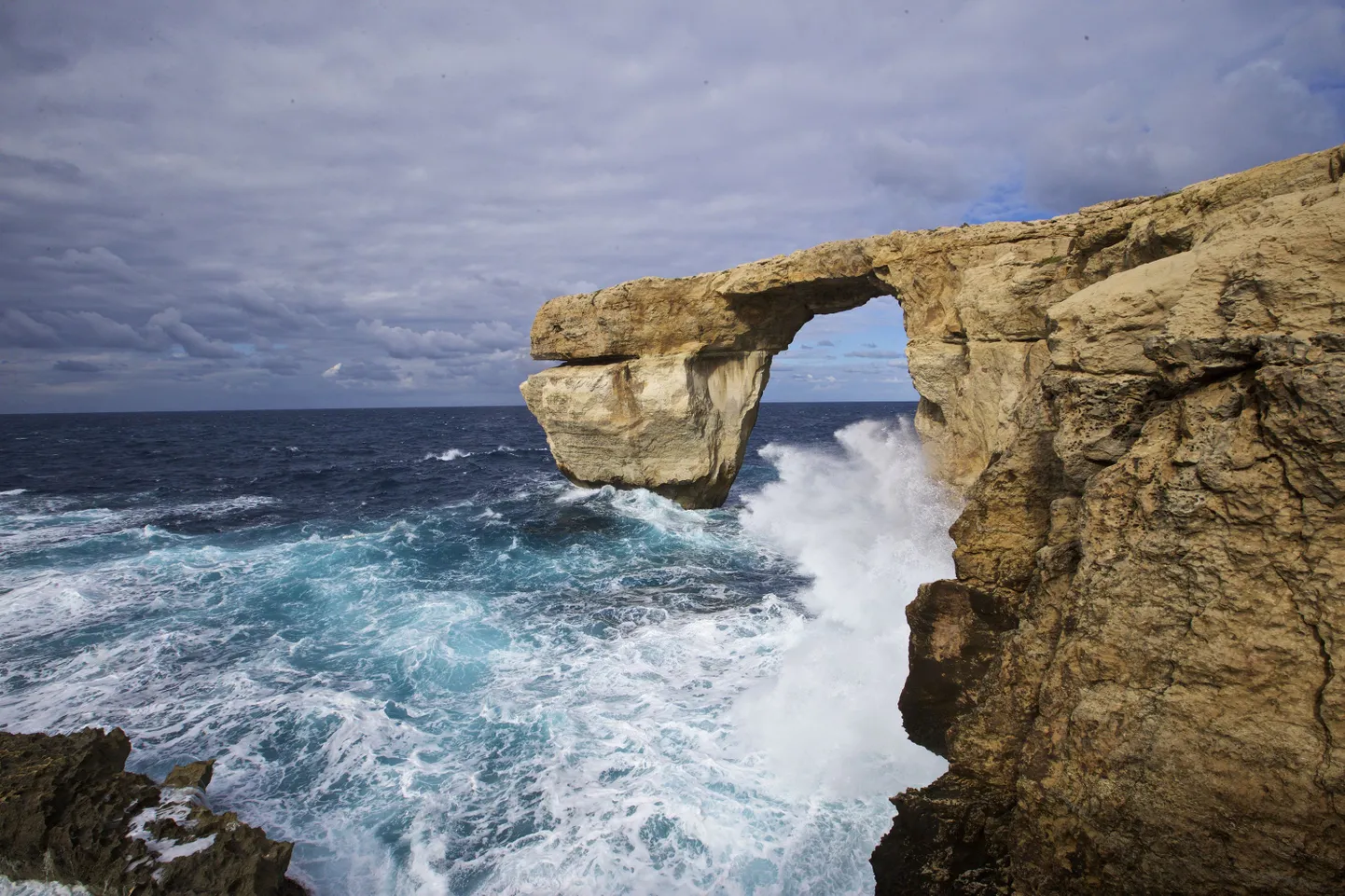 Üks Malta kuulsamatest maamärkidest Azure Window enne hävimist.