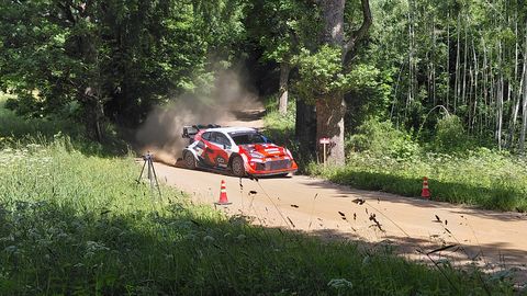 VIDEO JA FOTOD ⟩ Mullune Rally Estonia võitja Oliver Solberg jõudis taas Eestisse: eesmärk on teha puhas sõit ja võidu nimel heidelda