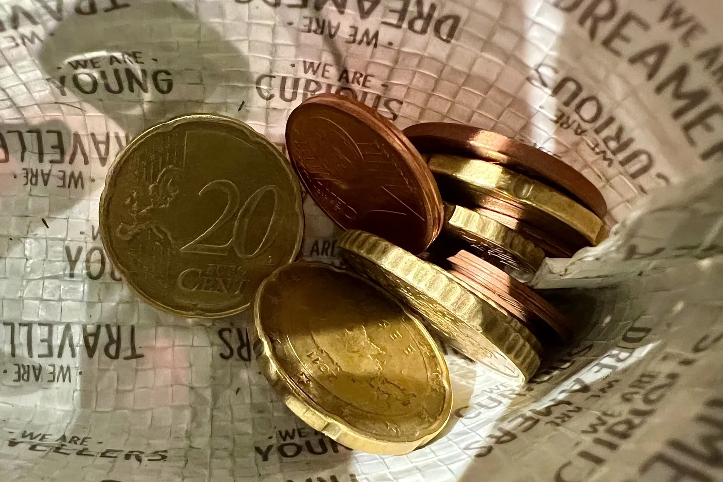 Монеты - евроценты.