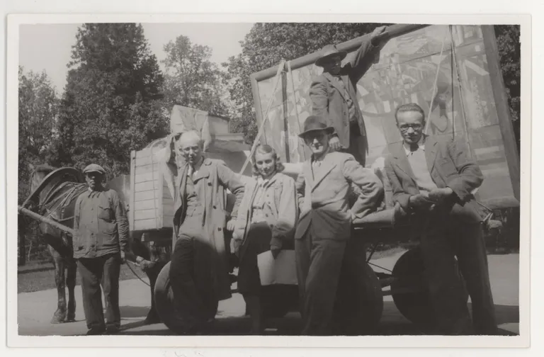 Ainus säilinud kujutis Vabbe maalist «Itaalia». Kunstitööde transport ERMist Tartu kunstimuuseumi (juuni 1942). Paremalt teine kunstiajaloolane Voldemar Erm.