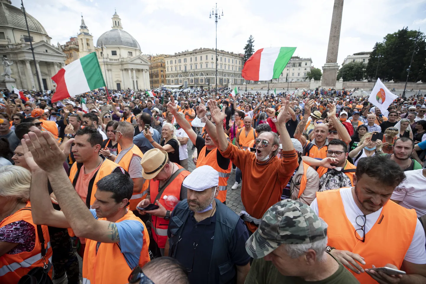 Itālijas konservatīvā opozīcija mītiņā Romā.